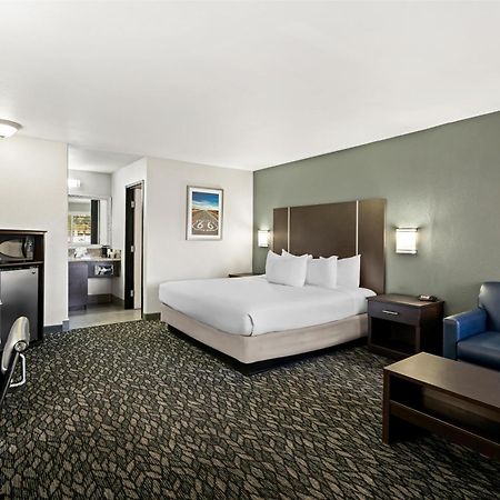 ברסטו Best Western Desert Villa Inn מראה חיצוני תמונה