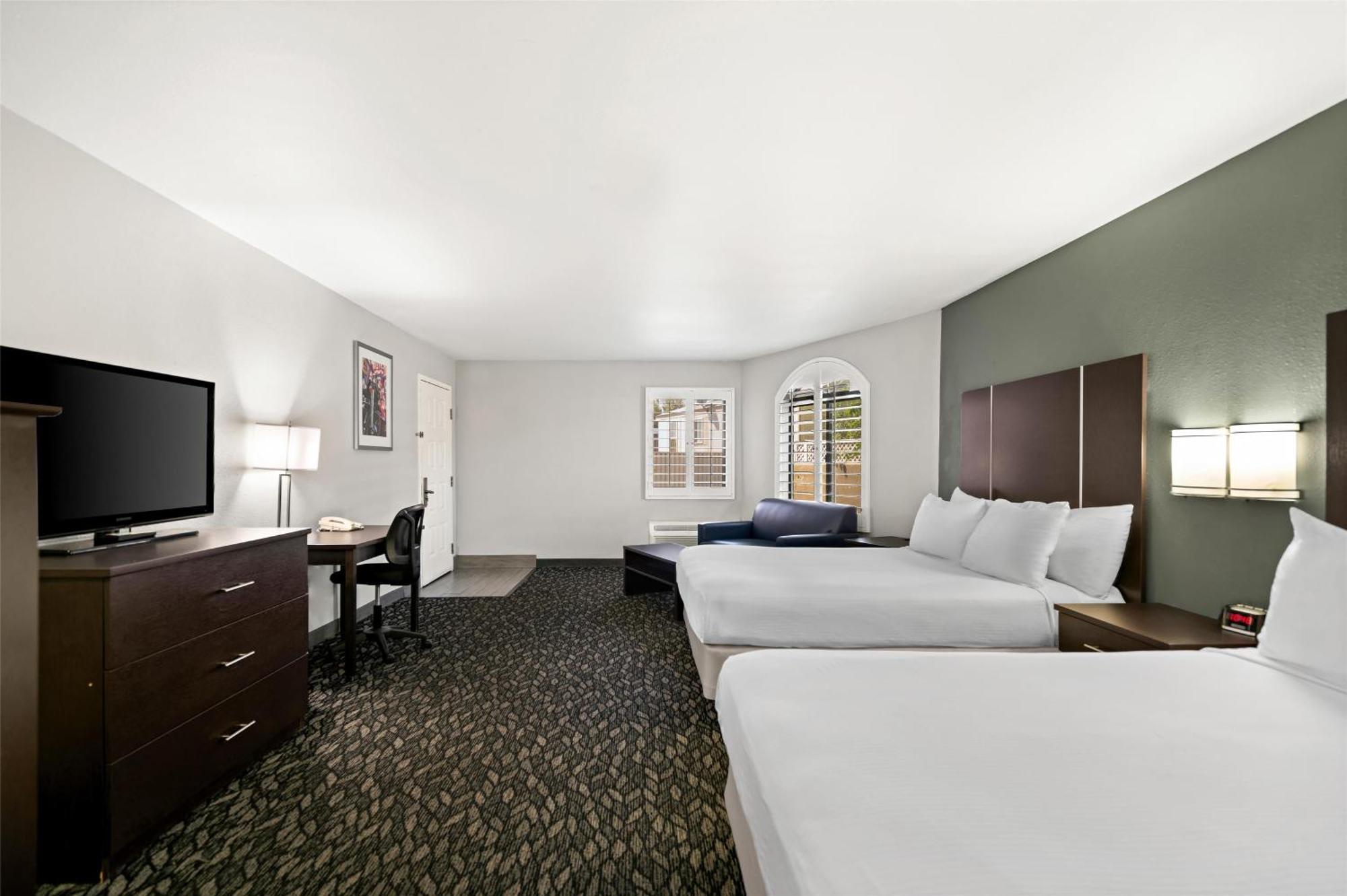 ברסטו Best Western Desert Villa Inn מראה חיצוני תמונה
