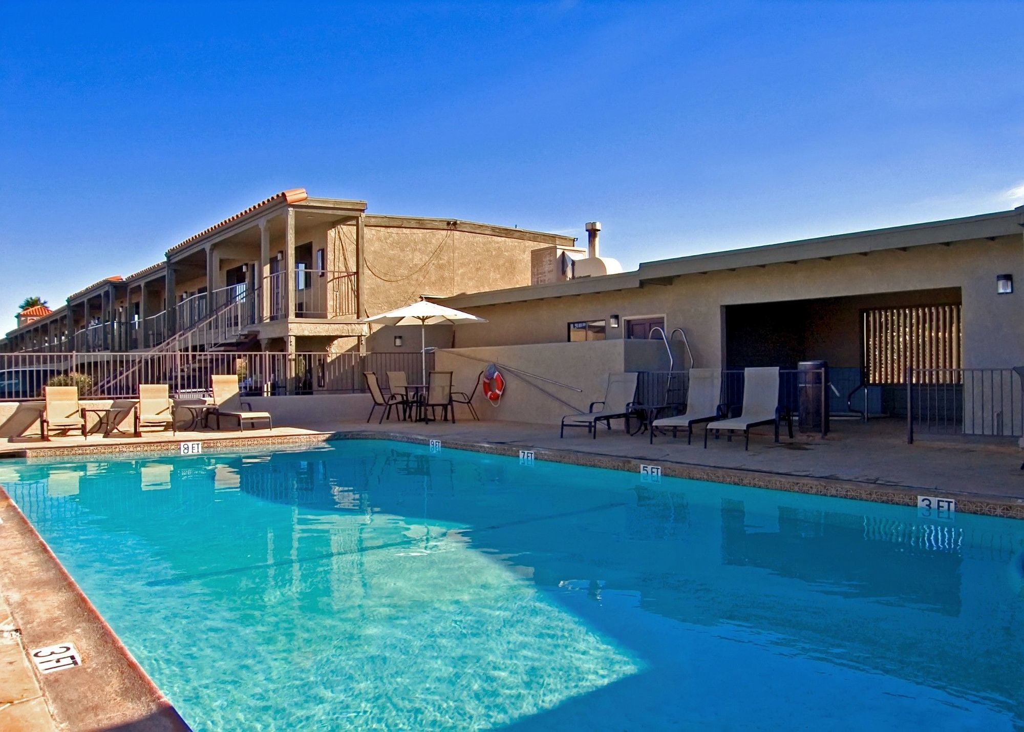 ברסטו Best Western Desert Villa Inn מתקנים תמונה